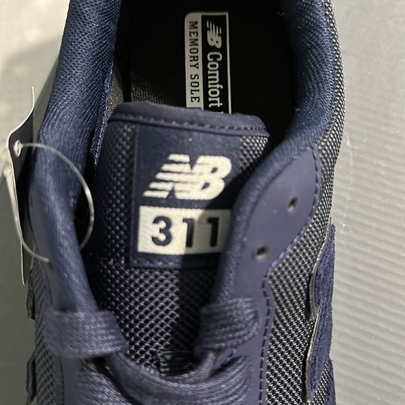 New Balance Men’s 311 in Navy. New with box and tags men - Picture 2 of 4